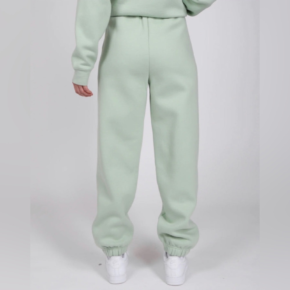 (#72)BRUNETTE THE LABEL Oversized Jogger - Picture 3 of 3